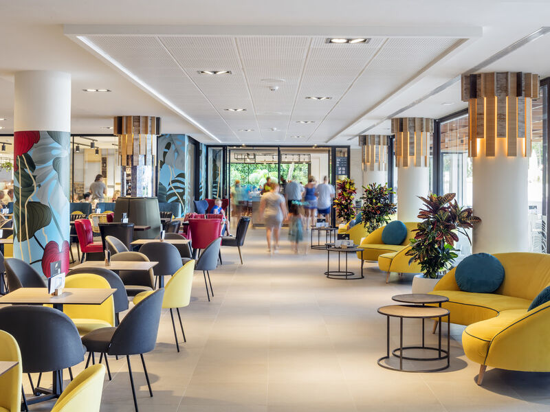 Aqua Montagut Suites