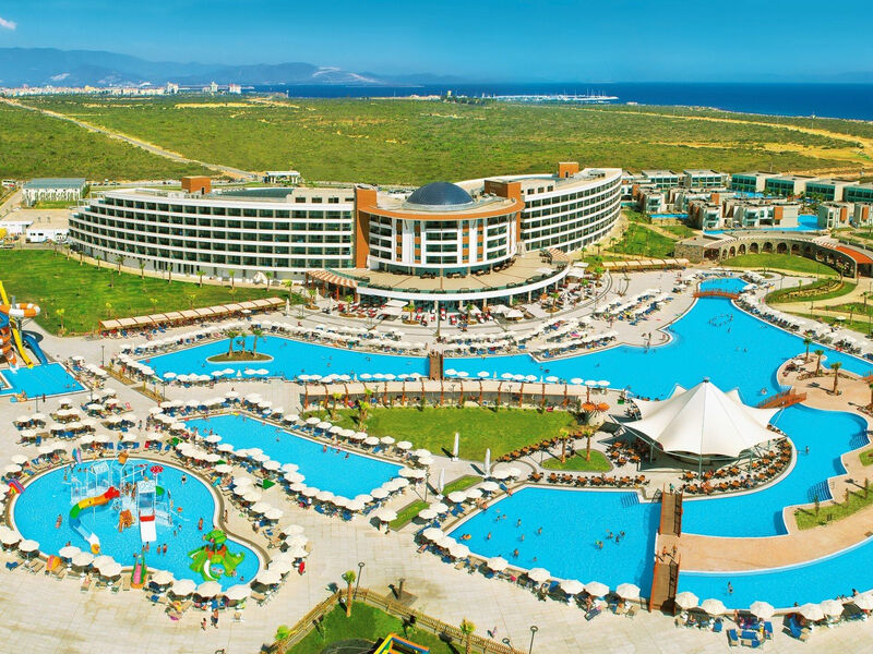Aquasis Deluxe Resort