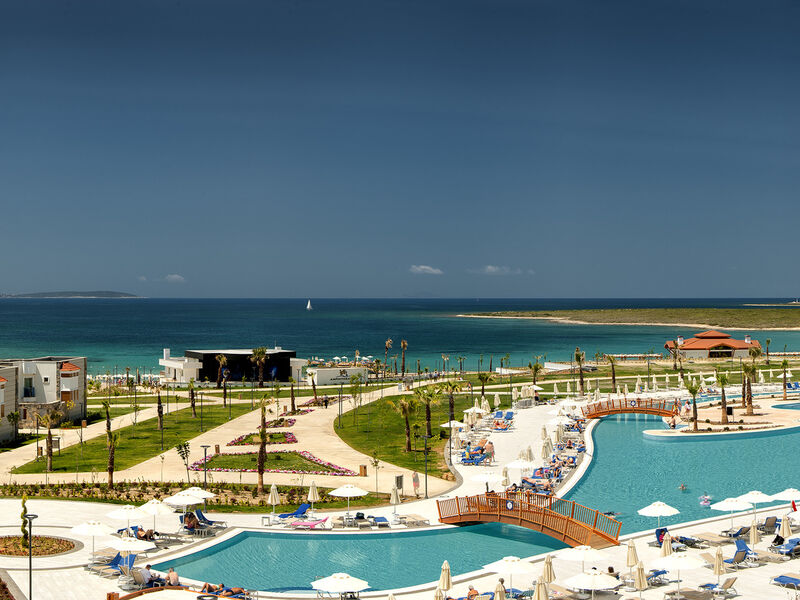Aquasis Deluxe Resort