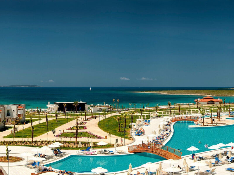 Aquasis Deluxe Resort