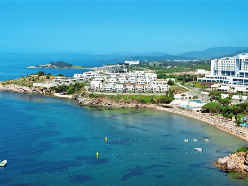 Aria Claros Beach Resort