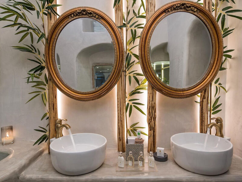 Athina Luxury Suites