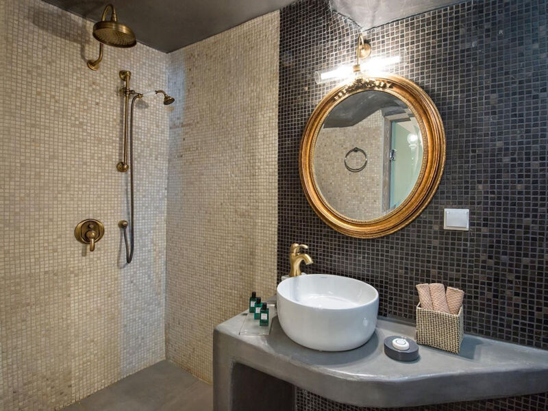 Athina Luxury Suites