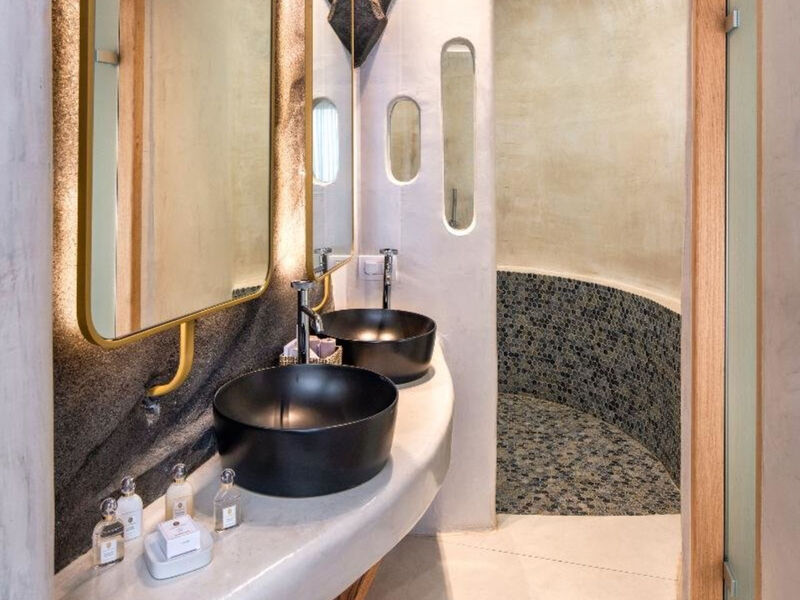 Athina Luxury Suites