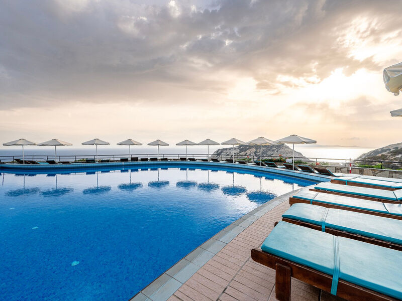 Athina Palace Resort 