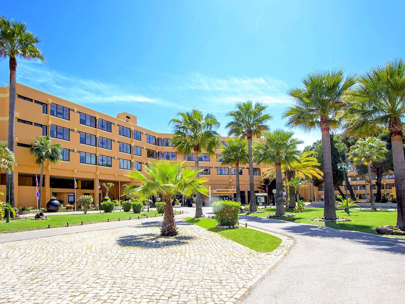 Auramar Beach Resort