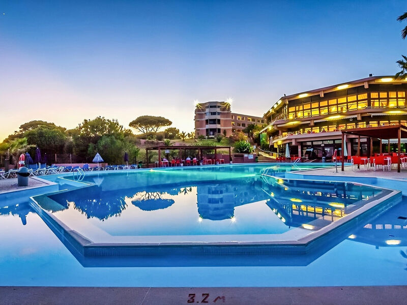 Auramar Beach Resort