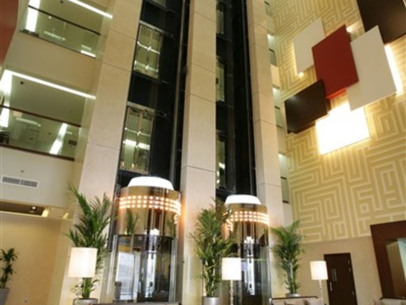 Auris Plaza