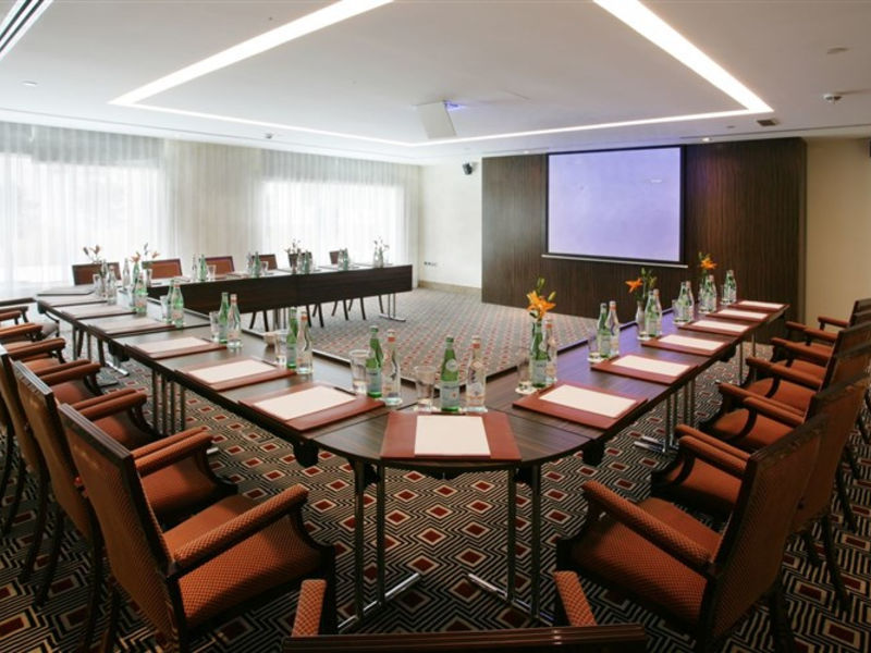Auris Plaza