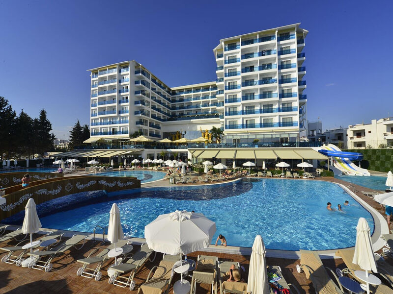 Azura Deluxe Resort & Spa