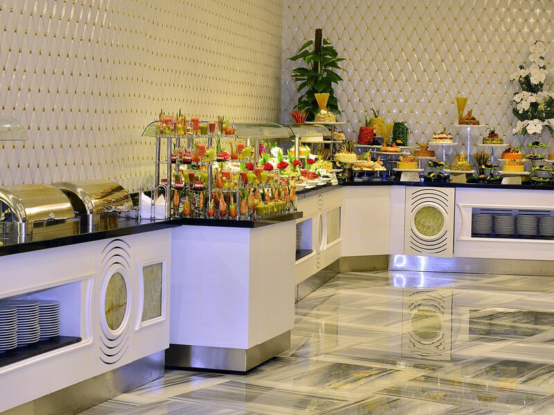Azura Deluxe Resort & Spa