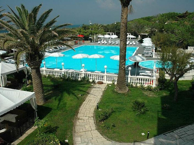 Domizia Palace