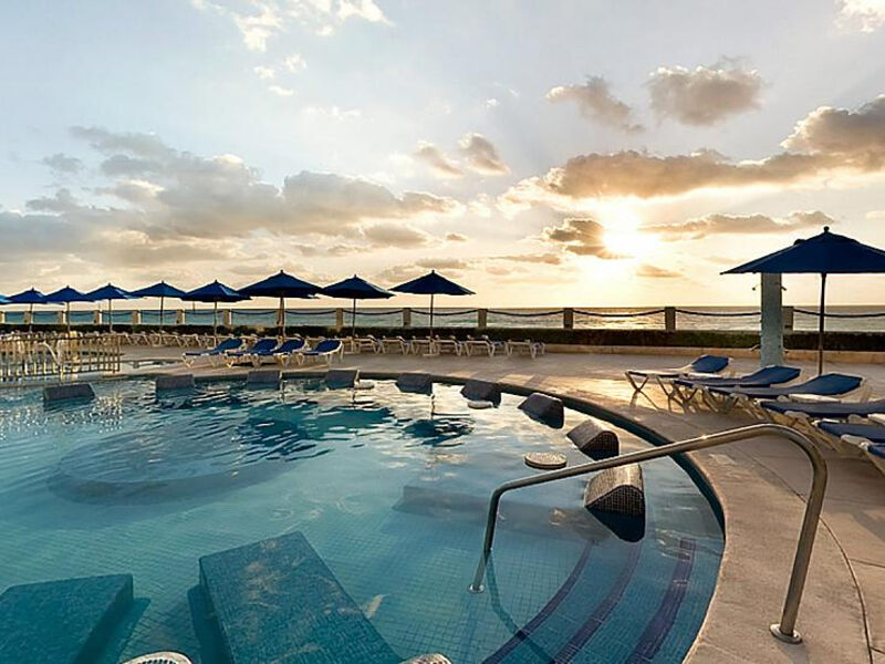 Barceló Tucancún Beach