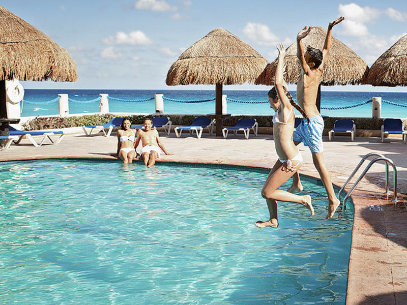 Barcelo Tucancún Beach