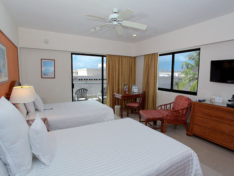 Barcelo Tucancún Beach