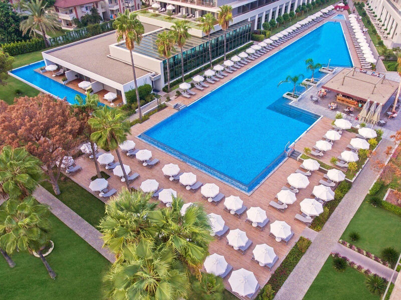 Acanthus Cennet Barut Collection