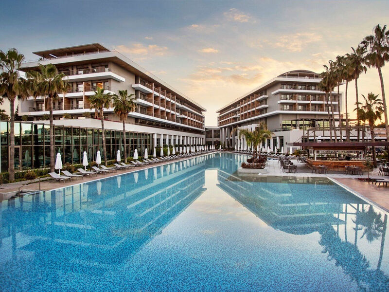 Acanthus Cennet Barut Collection