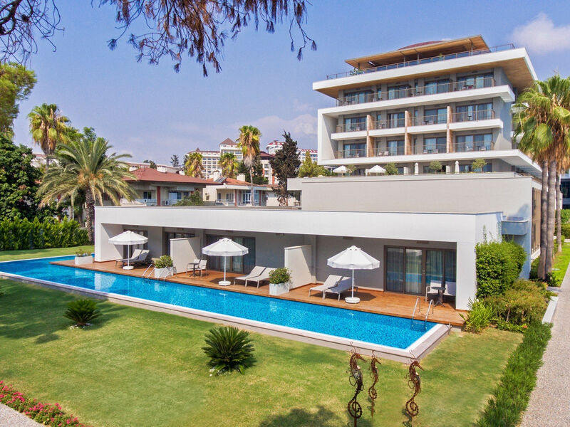 Acanthus & Cennet Barut Collection