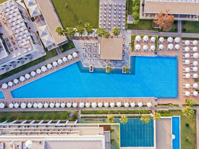 Acanthus & Cennet Barut Collection