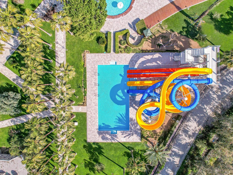 Arum Barut Collection