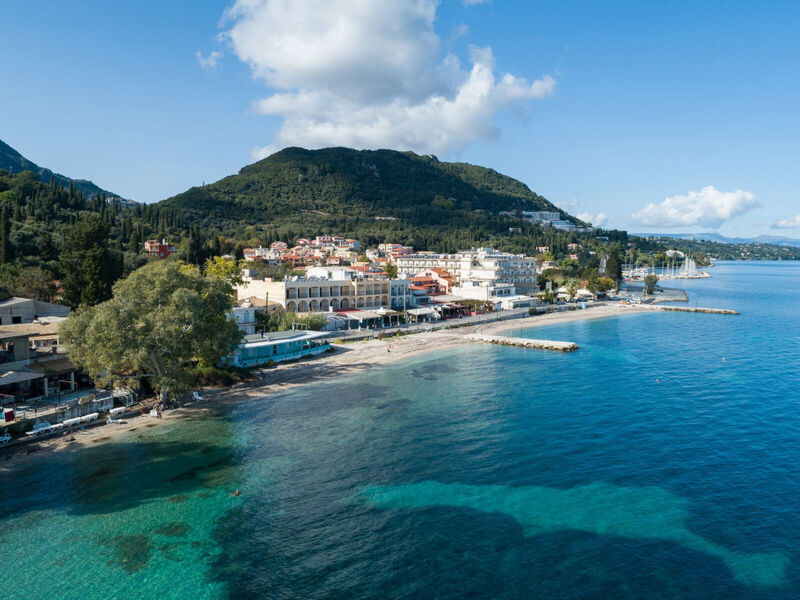 Bella Vista Beach Hotel & Studios