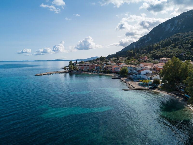 Bella Vista Beach Hotel & Studios