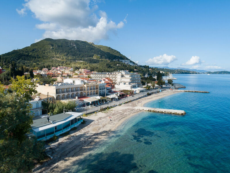 Bella Vista Beach Hotel & Studios