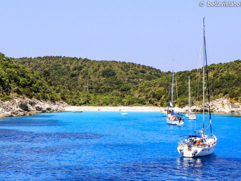 Bella Vista Beach Hotel & Studios