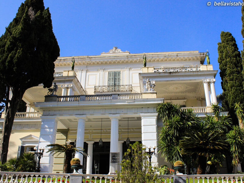 Bella Vista Beach Hotel & Studios