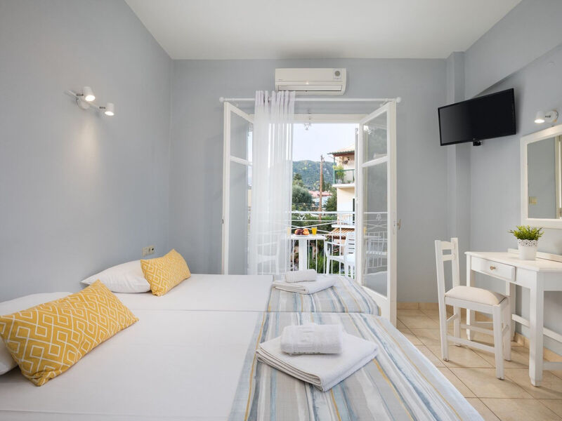 Bella Vista Beach Hotel & Studios