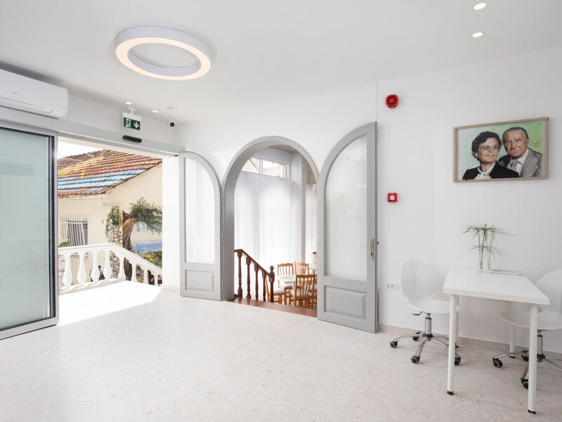 Bella Vista Beach Hotel & Studios