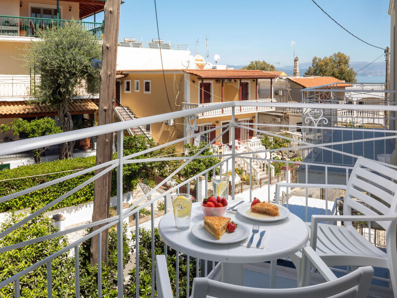 Bella Vista Beach Hotel & Studios