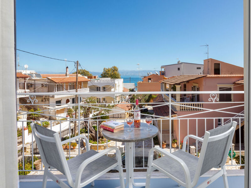 Bella Vista Beach Hotel & Studios