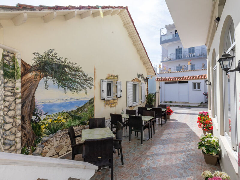 Bella Vista Beach Hotel & Studios