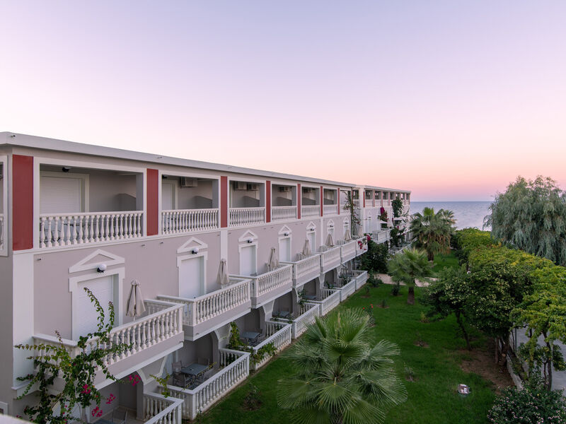 Belussi Beach Hotel & Suites