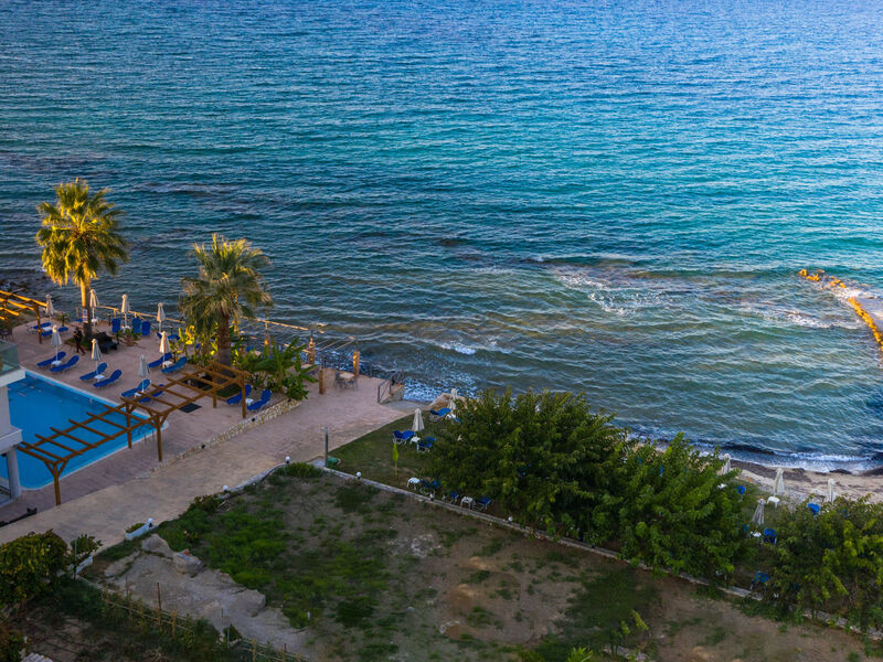 Belussi Beach Hotel & Suites