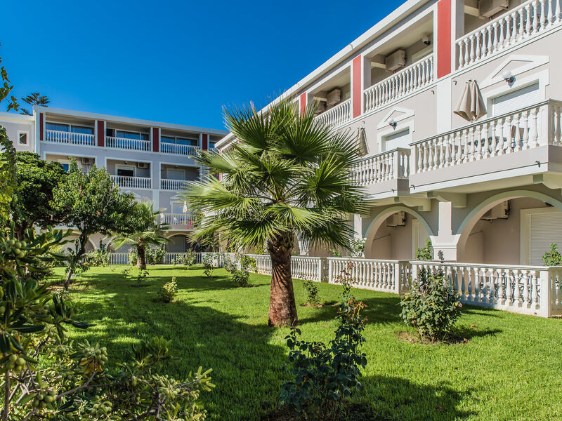 Belussi Beach Hotel & Suites