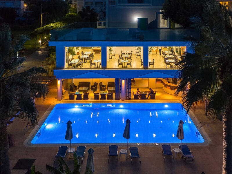 Belussi Beach Hotel & Suites