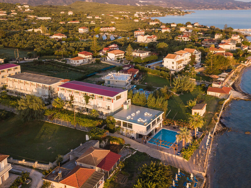 Belussi Beach Hotel & Suites