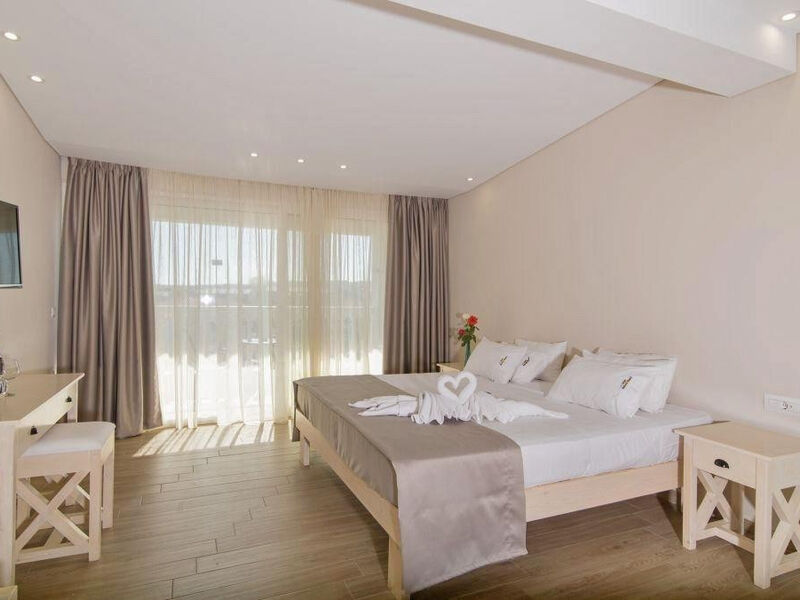 Belussi Beach Hotel & Suites