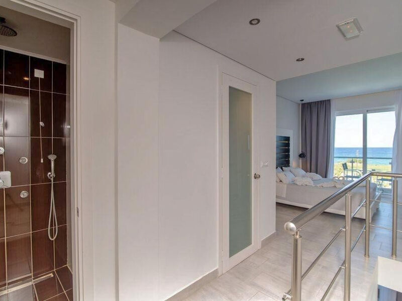 Belussi Beach Hotel & Suites