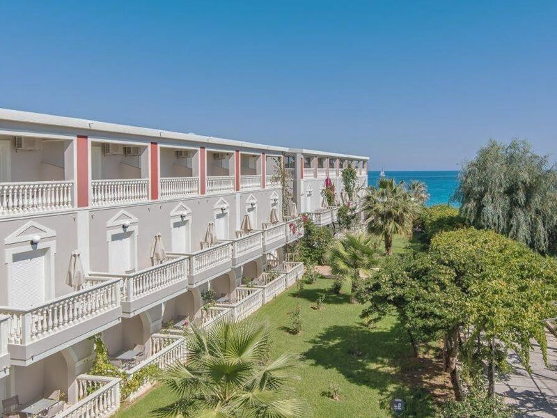 Belussi Beach Hotel & Suites