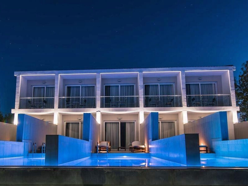 Belussi Beach Hotel & Suites