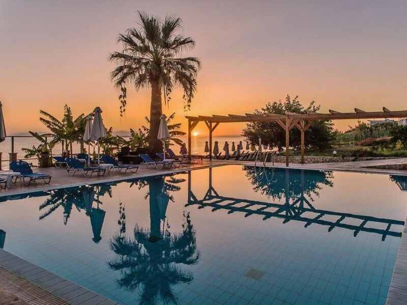 Belussi Beach Hotel & Suites