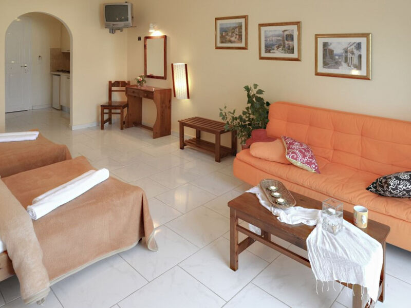 Belussi Beach Hotel & Suites