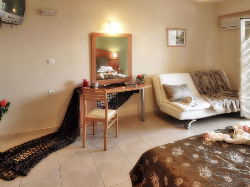 Belussi Beach Hotel & Suites
