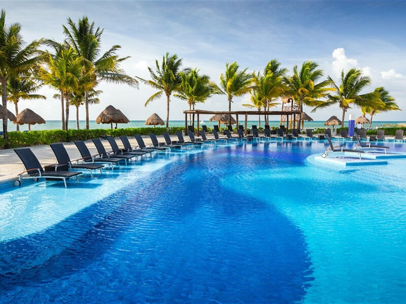 BlueBay Grand Esmeralda