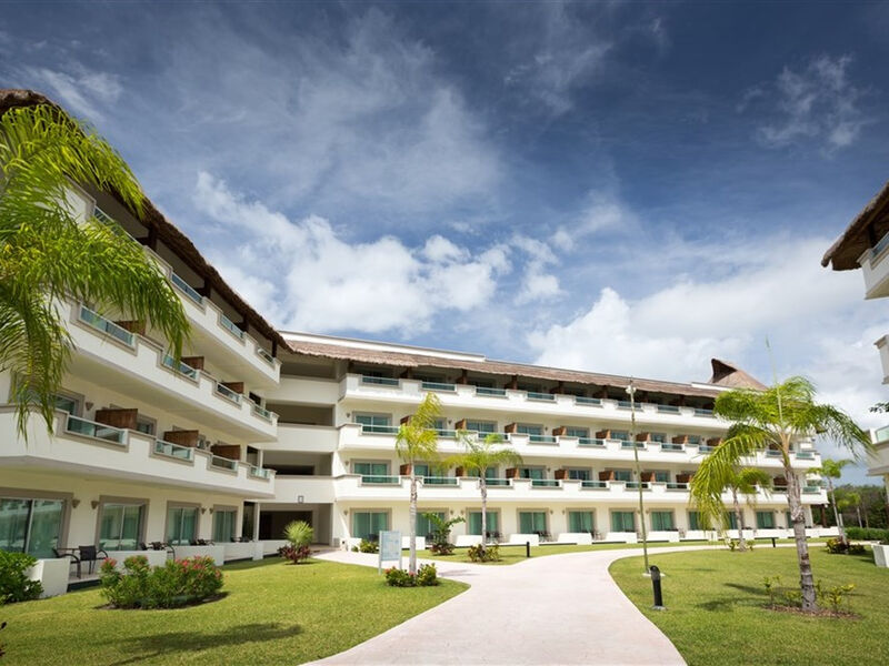 BlueBay Grand Esmeralda