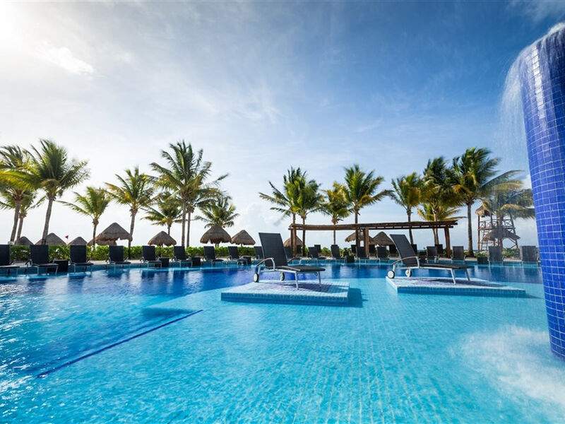 BlueBay Grand Esmeralda