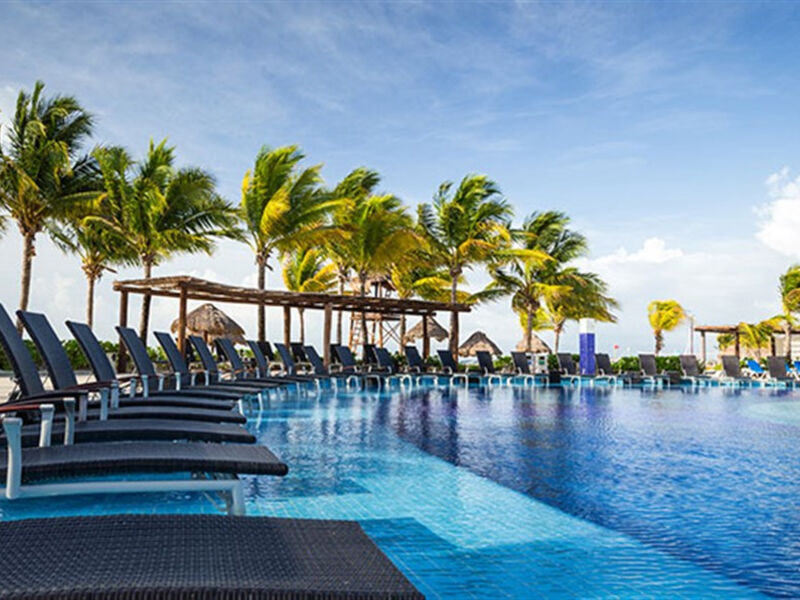Blue Bay Grand Esmeralda